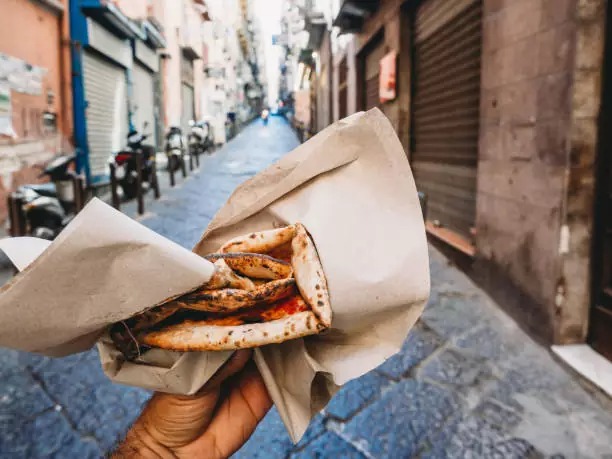 pizza a portafoglio partenope in tour